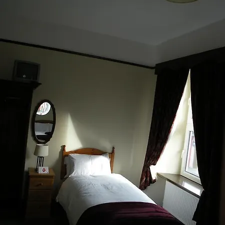 Bed & Breakfast Buggle's Pub And *