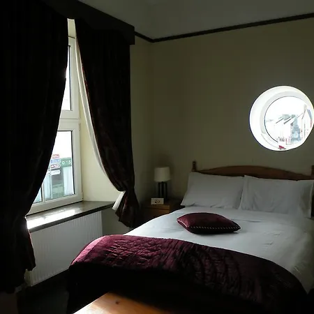 Buggle's Pub And Bed & Breakfast *