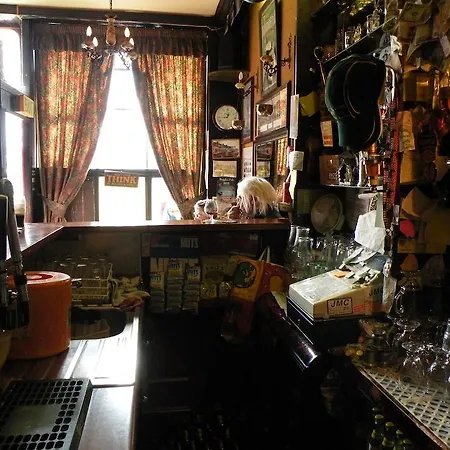 Bed & Breakfast Buggle's Pub And Kilrush