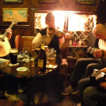 Buggle's Pub And