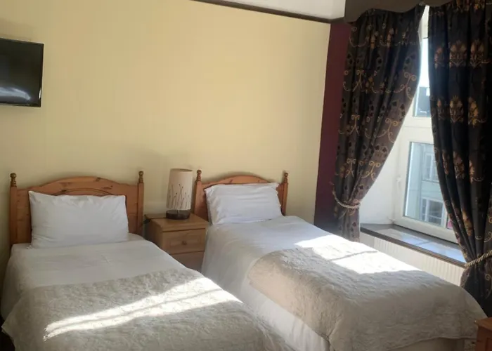 Bed and breakfast Buggle's Pub And 3*