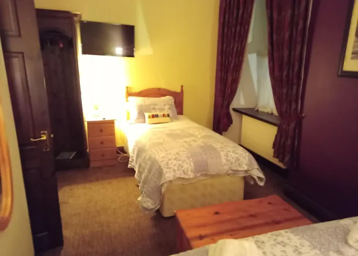 Bed & Breakfast Buggle's Pub And Kilrush