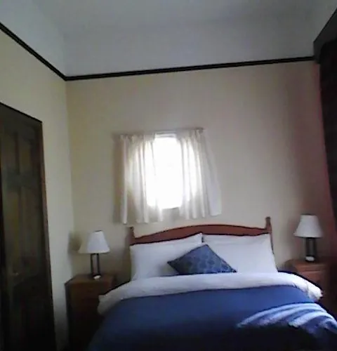 Bed & Breakfast Buggle's Pub And Kilrush